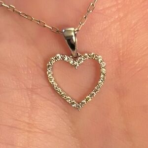 FOR SELECT TRADES Kay’s 10k WG Diamond Heart Pendant